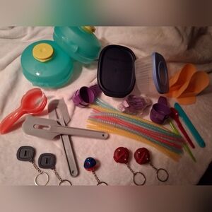 -Tupperware Home Party Supplies Set-